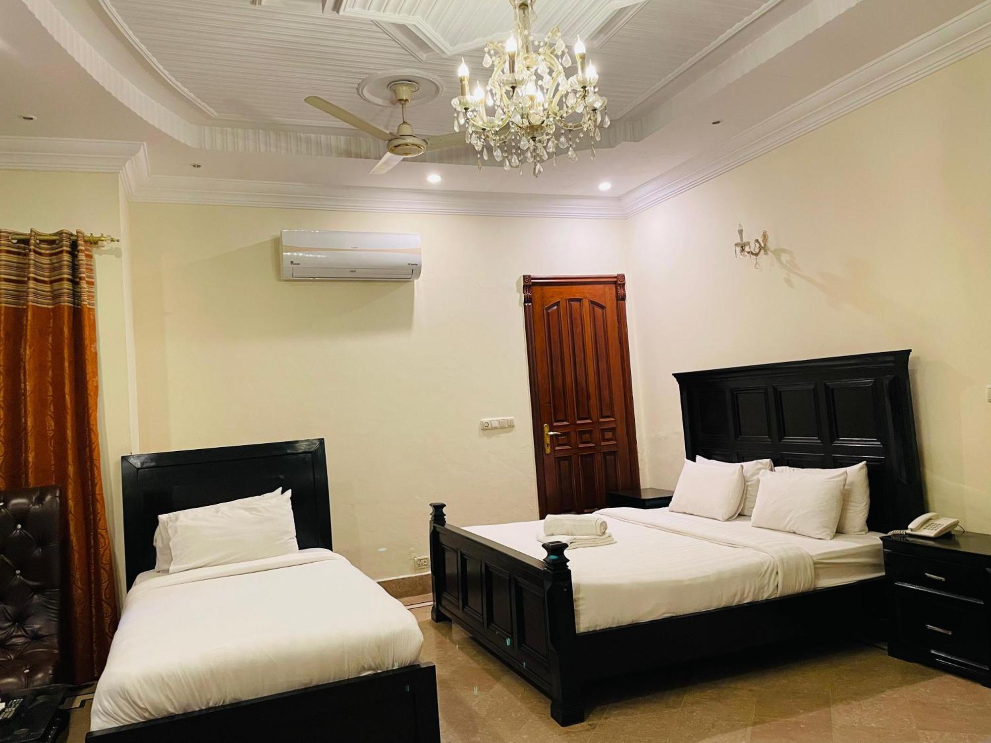 Executive Galaxy Guest House Islamabad Eksteriør billede