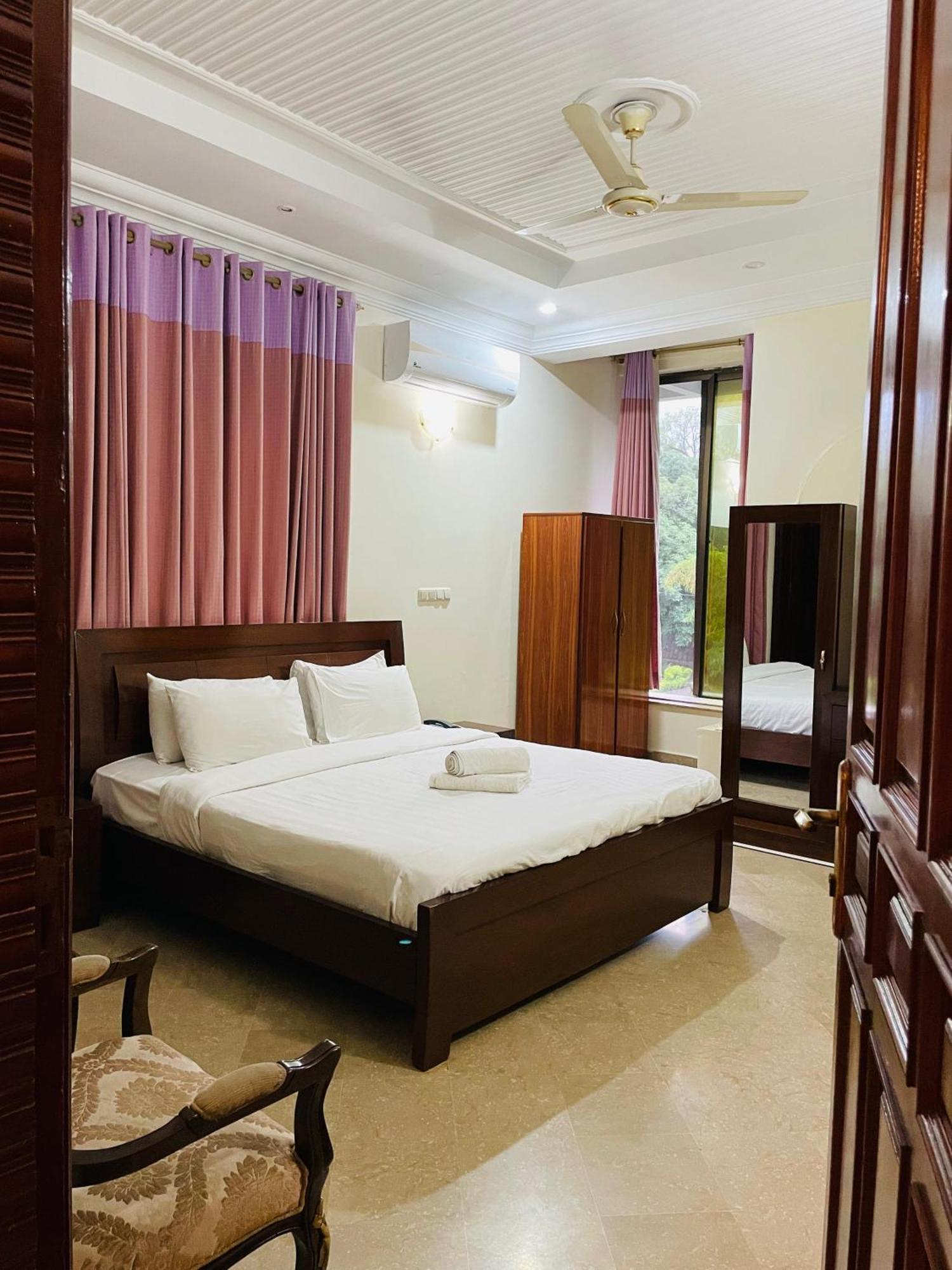 Executive Galaxy Guest House Islamabad Eksteriør billede