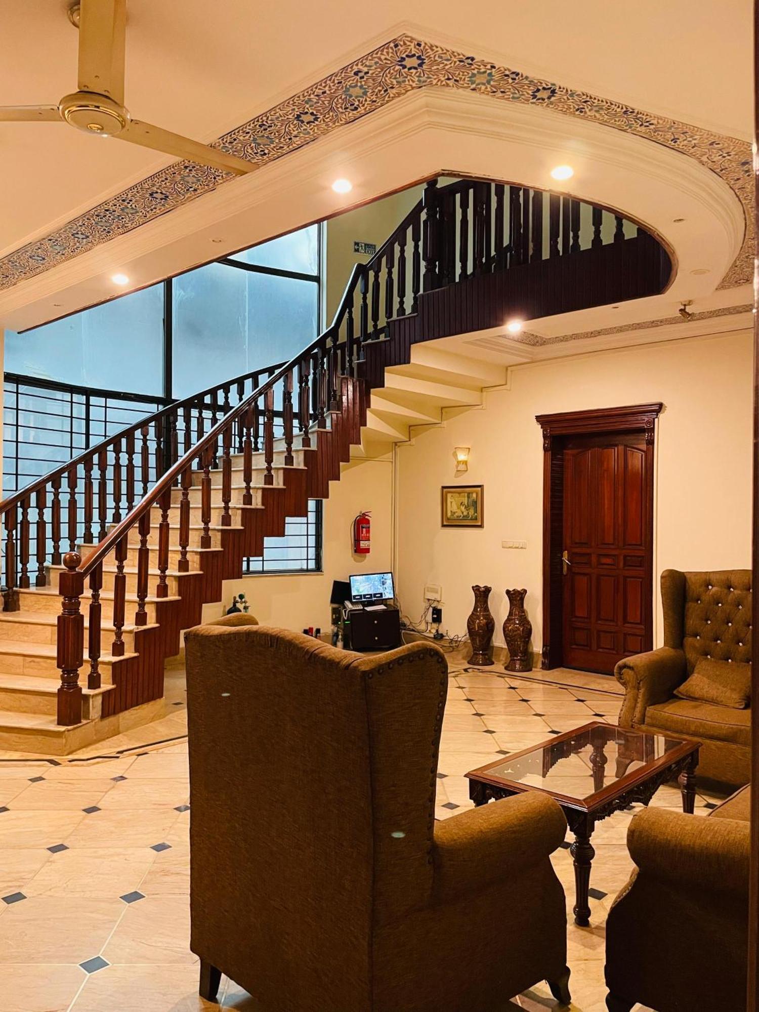 Executive Galaxy Guest House Islamabad Eksteriør billede